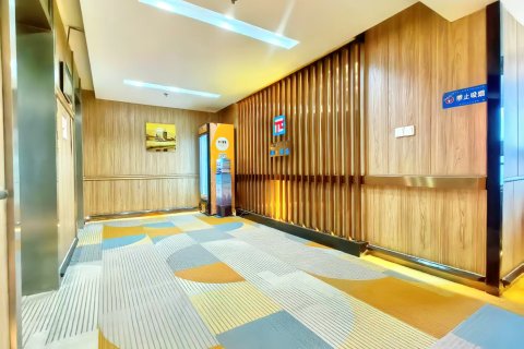 派酒店(钟楼回民街地铁站店)