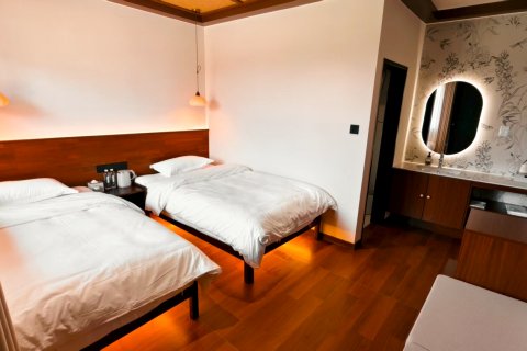 喀纳斯湖滨山庄(老村店)