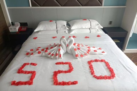 天成假日酒店(南充人民花园店)