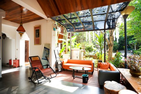 西双版纳澜沧江畔花园客栈(星光夜市店)