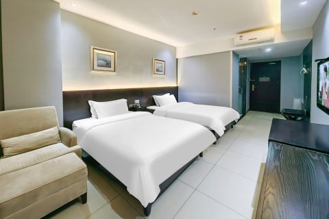 金唯越皇冠假日酒店(邢台学院店)