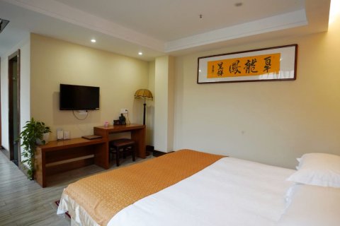 双龙假日大酒店(安庆火车站店)