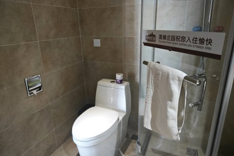 尼勒克天山黑蜂庄园生态酒店