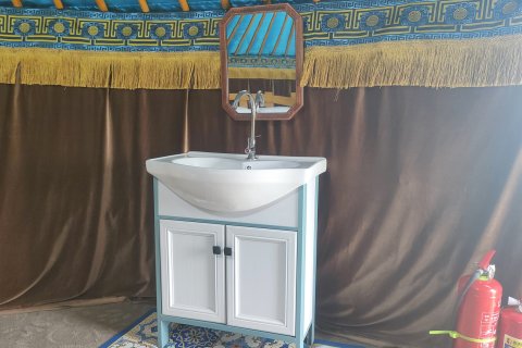 巴音布棋房车露营地