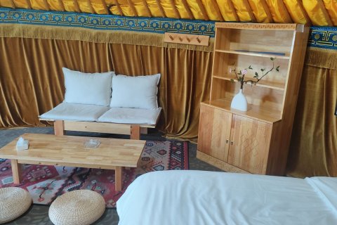 巴音布棋房车露营地