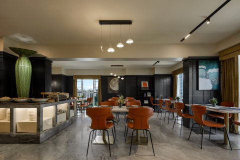 HUACHENG华呈·轻奢艺术酒店(观山湖公园贵阳市政府店)