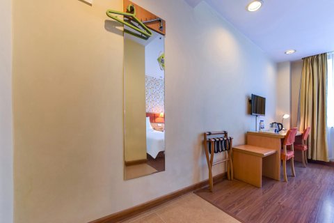 如家酒店·neo(贵阳中华中路喷水池地铁站店)