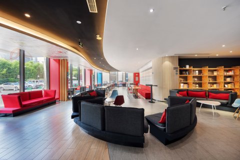 宜必思酒店(上海新国际博览中心芳甸路地铁站店)