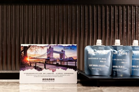 HUACHENG华呈·轻奢艺术酒店(观山湖公园贵阳市政府店)