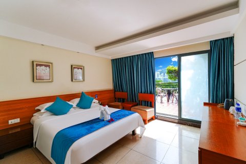 三亚鹿颐海景酒店(大东海海水浴场店)