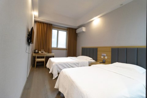 茶韵商旅酒店(信阳火车站天润广场店)