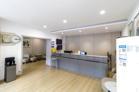 茶韵商旅酒店(信阳火车站天润广场店)