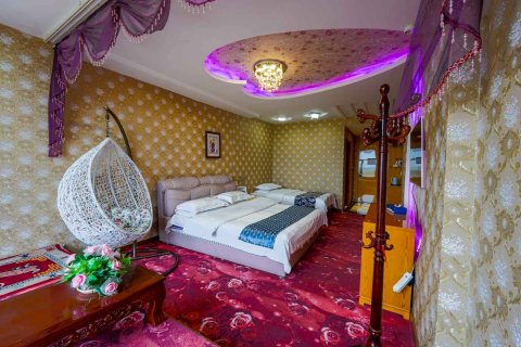 青海湖高原蓝宝石大饭店