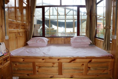 力赛村拉姆民宿