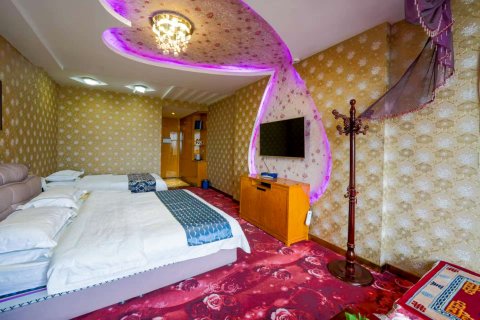 青海湖高原蓝宝石大饭店