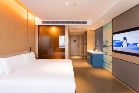 湛江人民大道鼎盛广场亚朵酒店