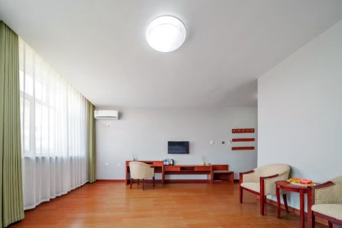 乌兰布统新多兰酒店