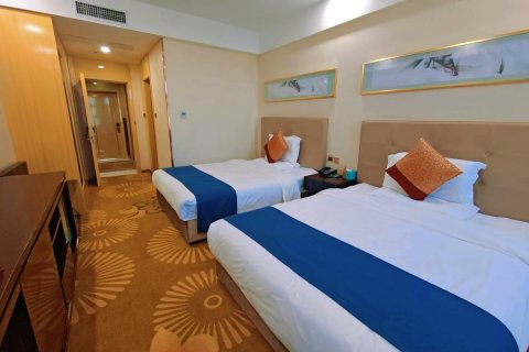 鞍山莱弗仕酒店