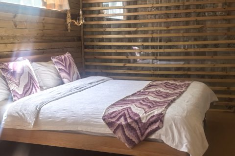 安宁人味梓巢酒店