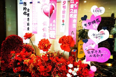 白金汉宫大酒店(阜阳颍东区政府火车站店)