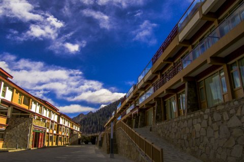 喜玛拉雅·巴松措度假酒店