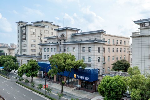 7天连锁酒店(兴化长安中路郑板桥故居店)