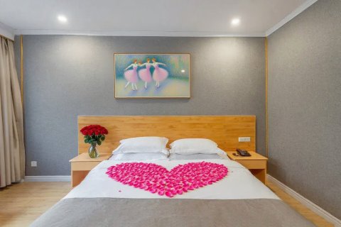 宏仁大酒店(重庆重百步行街店)