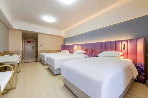 派酒店(钟楼回民街地铁站店)