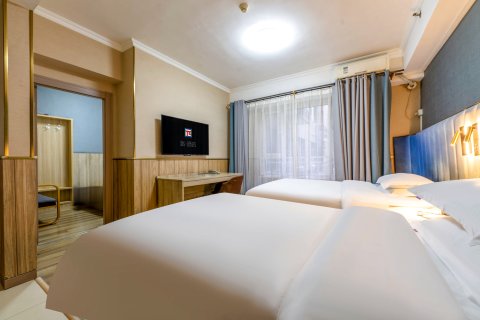 派酒店(钟楼回民街地铁站店)