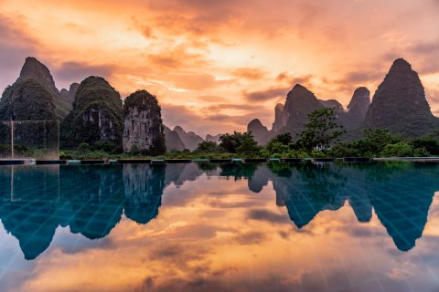 在水一方酒店(阳朔十里画廊遇龙河店)