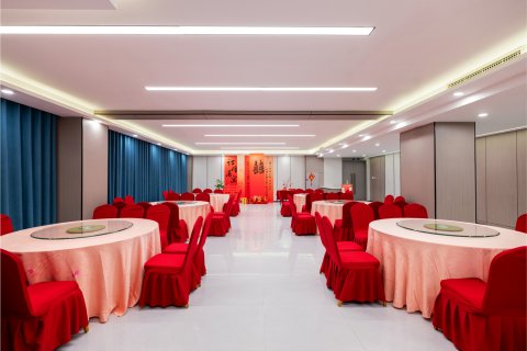 鹤壁中凯铂爵酒店(市政府高铁东站店)