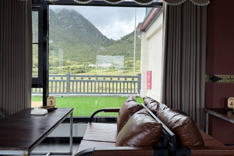 吉隆乃夏扎西林大酒店