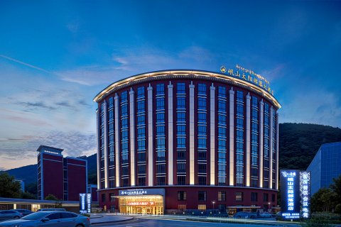 康定岷山太阳部落大酒店