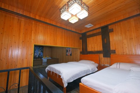 Q加·西双版纳景洪陌上花开客栈(告庄星光夜市店)