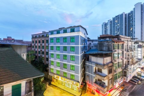 云境酒店(平南中心购物广场县政府店)