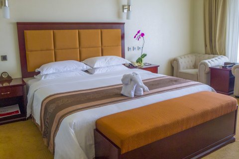 成都金府华美达大酒店(欢乐谷新桥地铁站店)