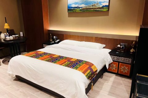 康定岷山太阳部落大酒店