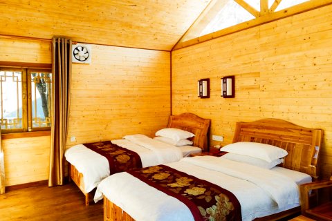 清远金子山森林雪谷壮瑶度假村