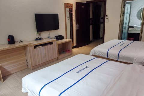 富宁尚雅主题酒店