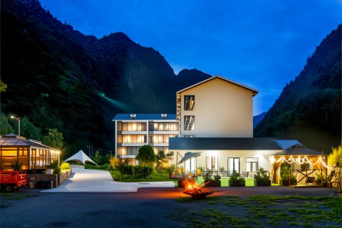 晓月晴岚花园私汤酒店（毕棚沟景区理小路店）