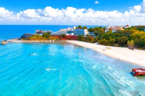 亿腾海景日出酒店(北戴河鸽子窝碧螺塔店)