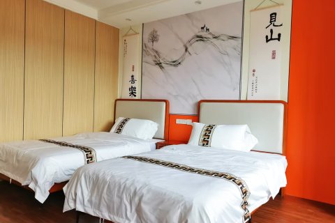 阿尔山林生度假山庄