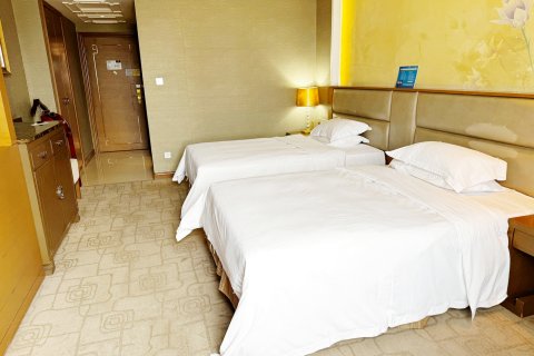 嵊州保罗大酒店(吾悦广场店)