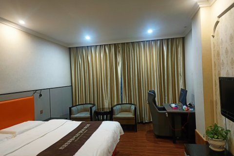 名人酒店(招远金城广场振华商厦店)