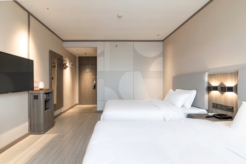 如家酒店(泰州济川东路万达广场店)