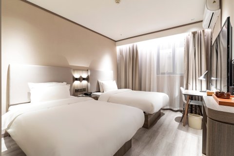 如家酒店(泰州济川东路万达广场店)