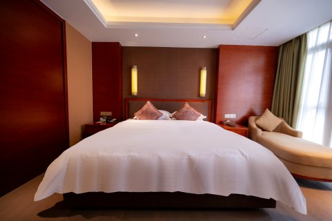 贵阳圣丰酒店(河滨公园甲秀楼店)