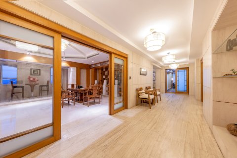 好莱湾酒店(罗定市江滨公园店)