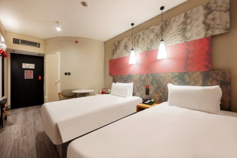 宜必思酒店(上海新国际博览中心芳甸路地铁站店)