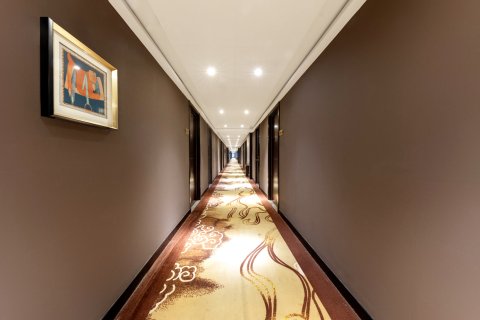 乌兰察布名仕假日酒店(集宁南站市中心医院店)